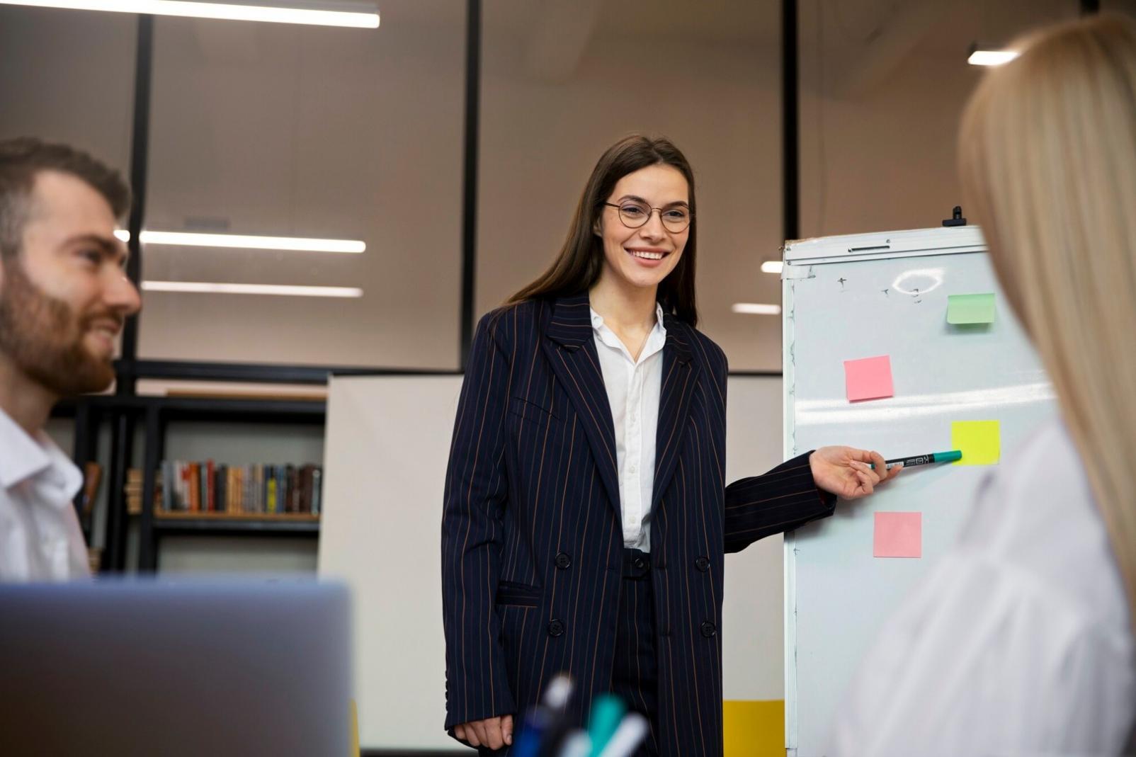 Profesionales trabajando en estrategias fiscales colaborativas